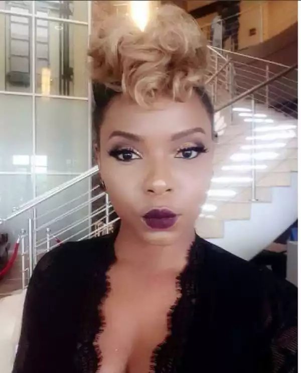 Yemi Alade Looks Uber-Stylish In Blue ‘Agbada’ Outfit In South-Africa (Photos)